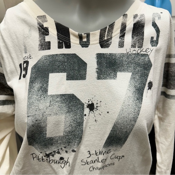 Touch by Alyssa Milano Pittsburgh Penguins Free Fall 3/4 in Sleeve Graphic Shirt - Picture 3 of 8
